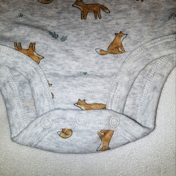 Carter's 0/3M bodysuit onesie- Girl's fox print on gray- long sleeve - Picture 5 of 6